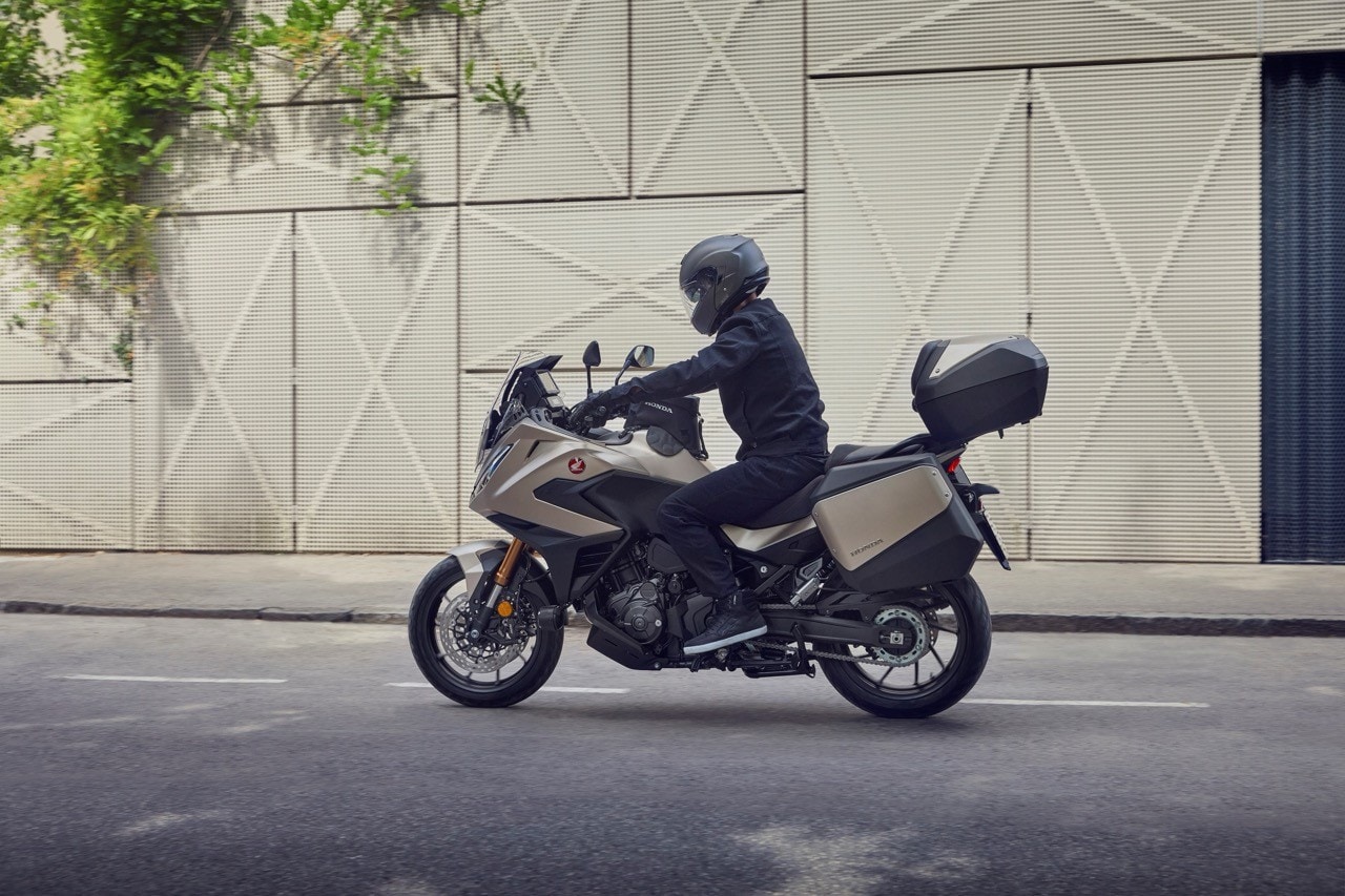 Nuova Honda NT 1100 2025: le foto